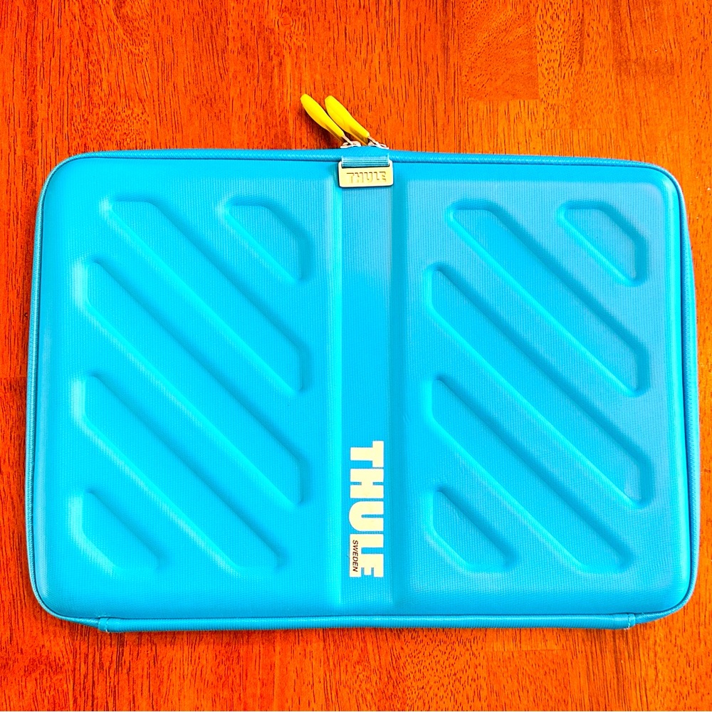 Thule laptop/ tablet case